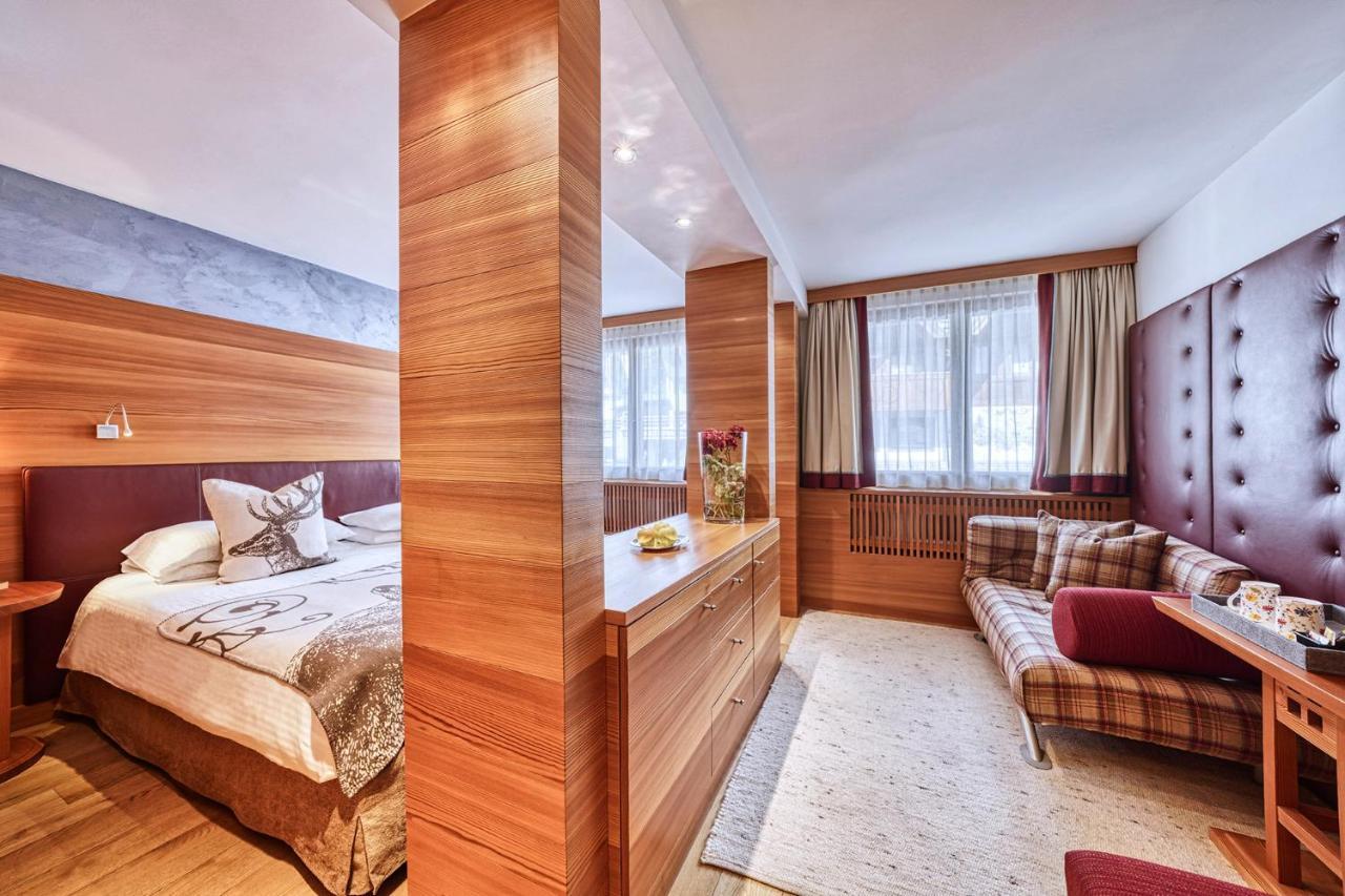 Majestic Hotel Madonna エクステリア 写真