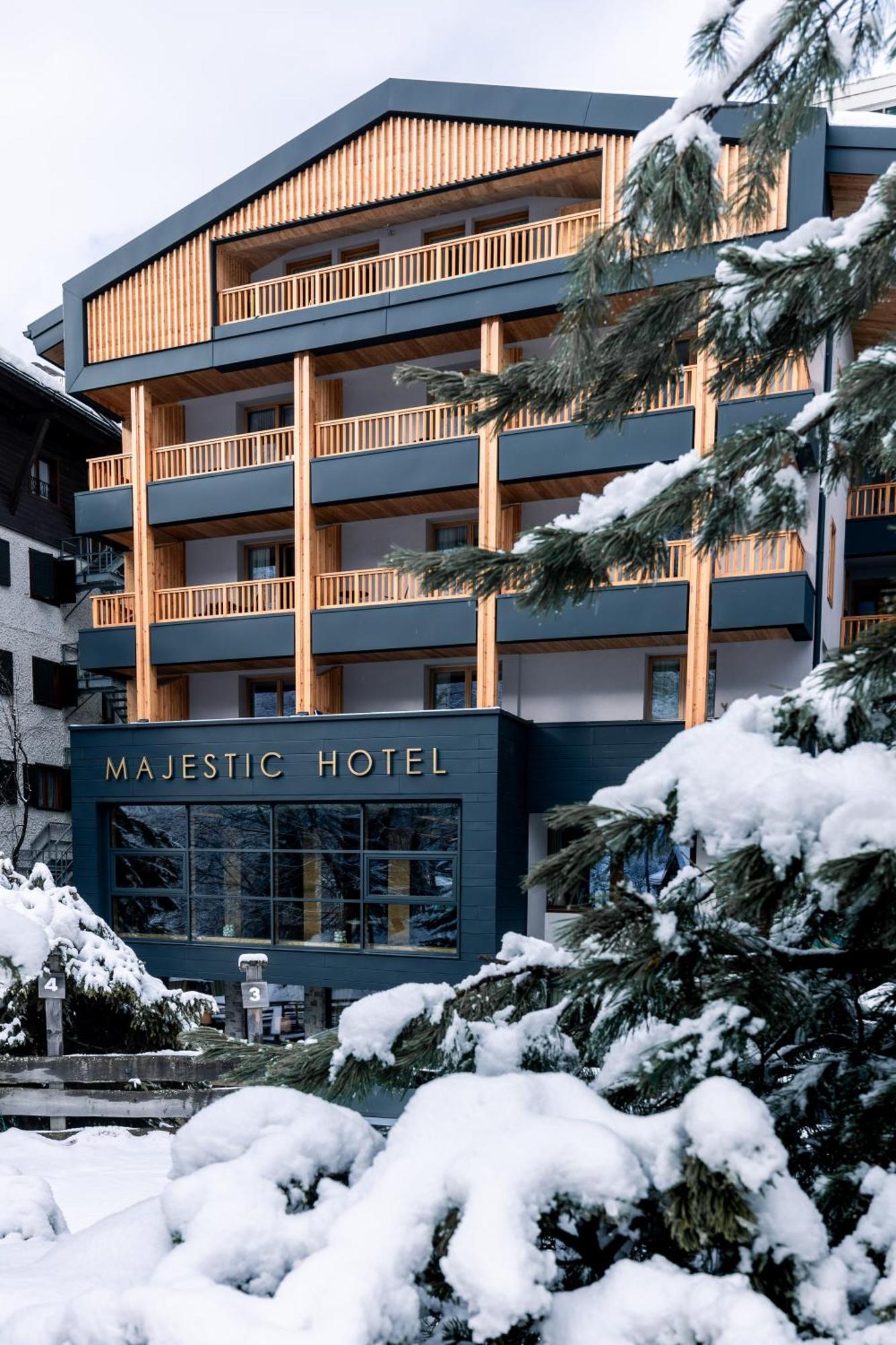 Majestic Hotel Madonna エクステリア 写真